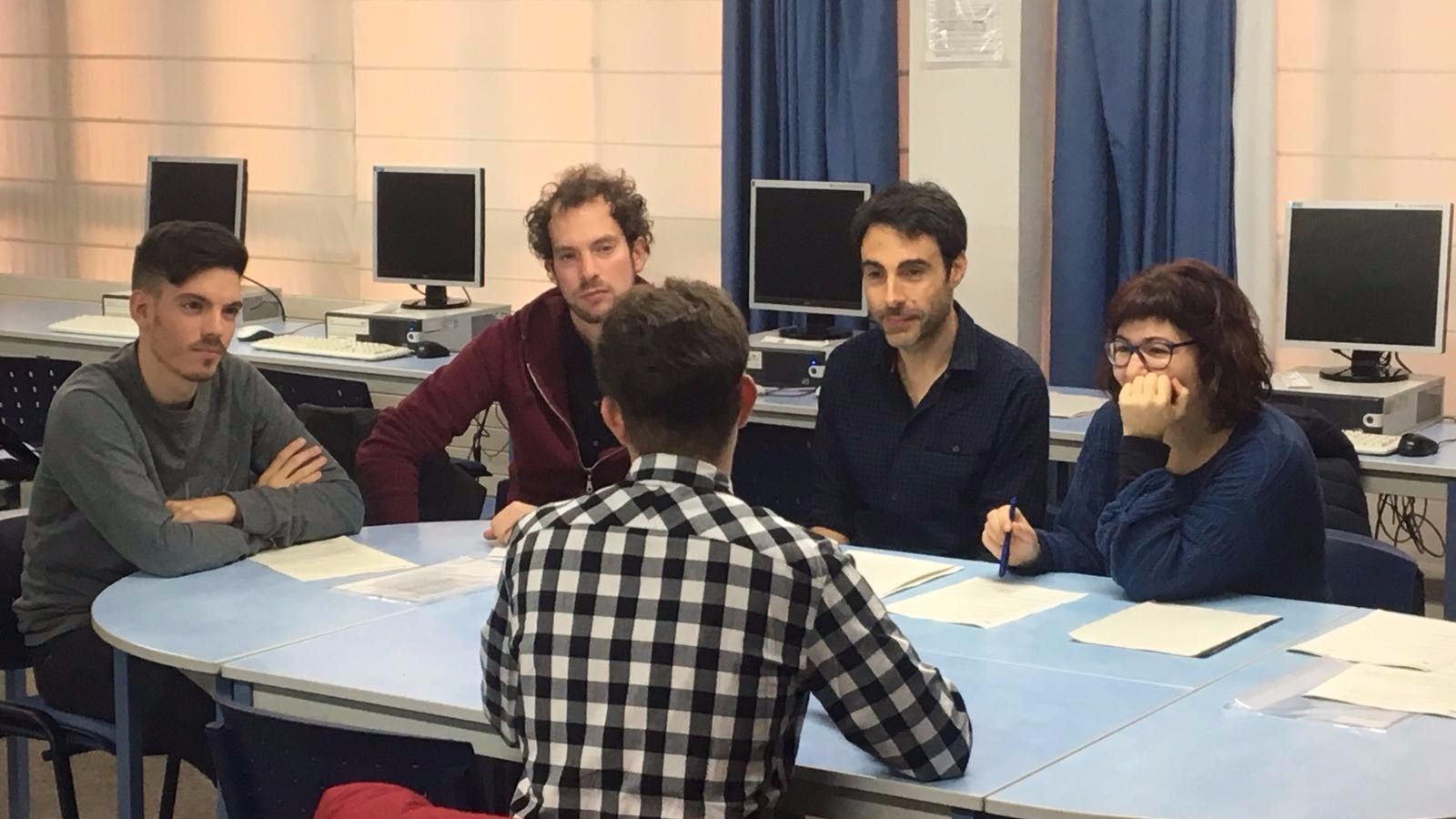 Más de 100 alumnos y alumnas de FP se presentan a las entrevistas del Erasmus+ VET prácticas en Santa Coloma de Gramenet